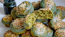 Petits pains au pesto de pissenlit et spiruline