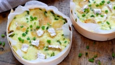 Quiche sans pâte aux courgettes et camembert dans sa boite