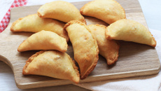 Empanadas au bœuf, olives et tomates séchées