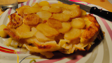 Chaud et froid de pommes de terre nouvelles et tourteaux.