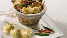 Madeleines à la tomme de Savoie, thym et tomates séchées