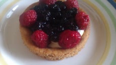 Tartelettes framboises et myrtilles sur sablé breton