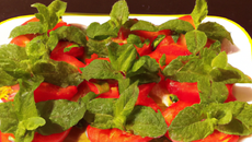 Tomates aux fraises et à la menthe