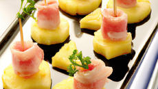 Amuses-bouches ananas et jambon cru