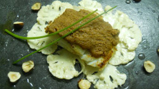 Cabillaud rôti au beurre salé, émincé de chou-fleur à l'huile de noisette et pâte au spéculoos