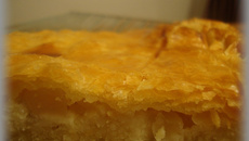 Galette des rois à la crème de calisson et aux poires