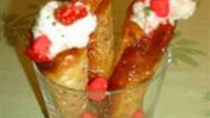 Cornets gourmands acidulés au chocolat blanc et aux deux fraises