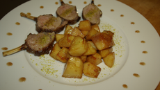 Carré d'agneau aux épices et au coing