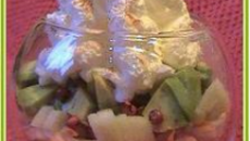 Verrines avocat crabe et pommes vertes coiffées de chantilly au citron jaune et paprika