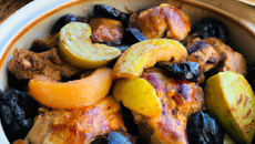 Tajine de poulet, pommes et pruneaux