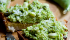 Crostini aux fèves