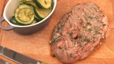 Steak d'agneau aux herbes aromatiques