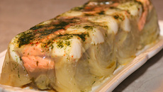 Terrine de St-Jacques et de saumon en gelée