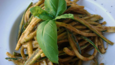 Tagliatelles de courgettes aux tomates et basilic
