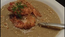 Velouté de topinambour, châtaigne et gambas panées