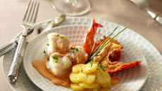 Homard et lotte à l'armoricaine, rattes du Touquet rissolées