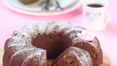 Gâteau léger de semoule complète au chocolat et poires williams