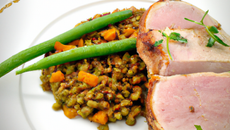 Filet de porc fermier rôti à la plancha, Lentilles Vertes du Puy aux brins de légumes