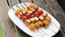 Brochettes tomates cerise & tofu