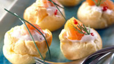 Petits choux à la crème et au saumon