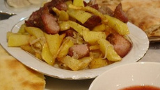Poêlée de pommes de terre et échine de porc