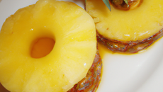 Ananas farci à la glace à la cannelle