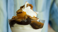 Glace façon Sundae au caramel