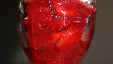 Verrine fraise, mascarpone et copeaux de chocolat blanc