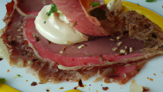 Carpacio de bœuf, mayonnaise vitello au siphon