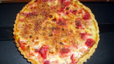 Tarte à la rhubarbe-fraises et à l'amandine