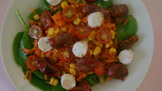 Salade de pousses d'épinard, gésiers de volaille, fromage de chèvre