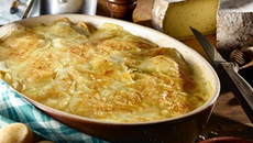 Gratin à la Tomme de Savoie assaisonné de noix de muscade