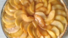 Tarte aux pommes caramélisées et crème pâtissière