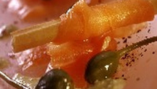 Carpaccio de truite à la crème de câpres