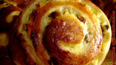 Pains aux raisins rhum et noisettes