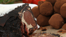 Bûche de Noël orignale à la truffe noire