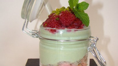 Petit pot gourmand ivoire, pistache et framboise