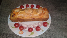 Cake chèvre lardon et pique de jambon tartare