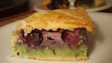 Galette des rois frangipane, pistache et myrtilles