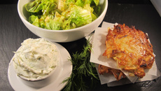 Galettes de pommes de terre et fromage frais à l'aneth