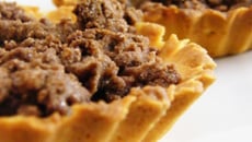 Crumble poire chocolat sous pâte sablée maison