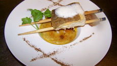 Crème brûlée au shiitakes, dos de cabillaud en légère croûte, madeleine à la châtaigne