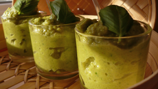 Verrines de brocolis au pesto