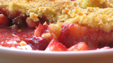 Crumble à cheval ( fraises tagada !)