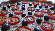 Tarte tomates-olives noires