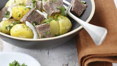 Salade de langue de bœuf, pommes de terre grenailles, sauce César