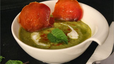 Velouté petits pois, menthe et jambon séché