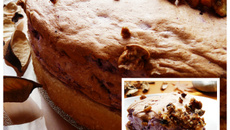 Tarte soufflée à la rhubarbe et à la mûre, noisettes croquantes au caramel salé