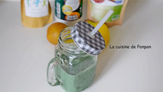 Smoothie poire, banane, coco, linette et spiruline