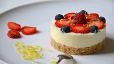 Cheesecake au citron, à la bergamote et aux fruits rouges (sans cuisson)